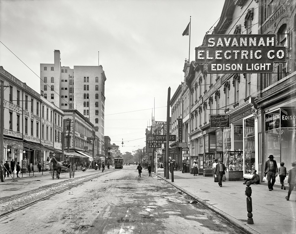 Broughton Street, looking east, Savannah, Georgia, circa 1905