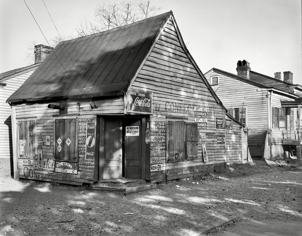 Fahm Street, west side, Savannah, 1939