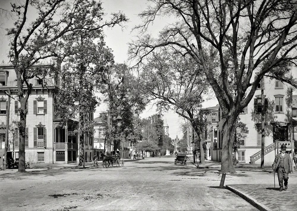 Bull Street at Liberty Street, and City Hall, Savannah, 1906