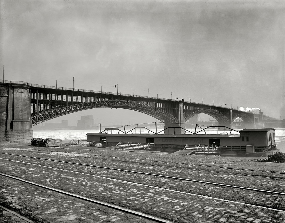 Eads Bridge over the Mississippi at St. Louis, Missouri, 1901