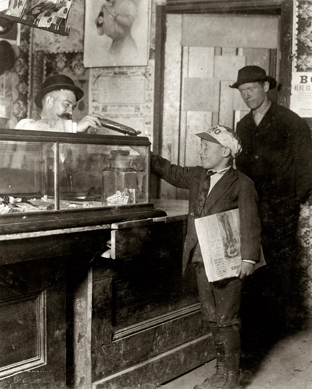 Joe Manning, a newspaper seller, St Louis, Missouri, May 1910