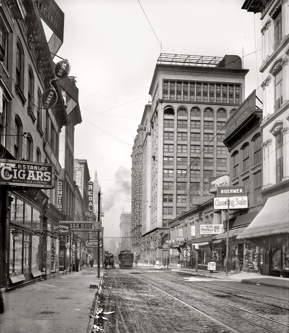 Olive Street west from Sixth, St. Louis, Missouri, circa 1900
