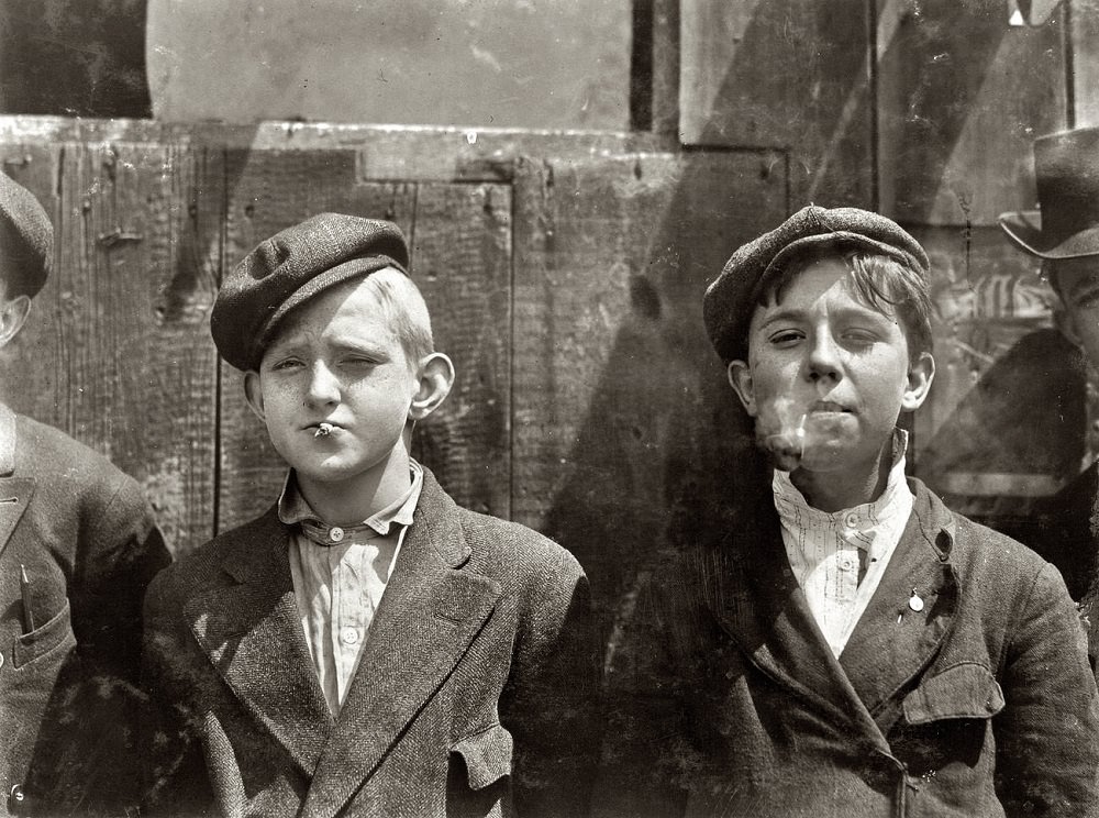 Newsies smoking at Skeeter's branch, St. Louis, Missouri, May 9, 1910