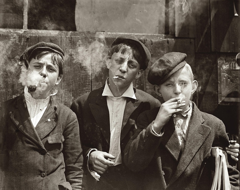 Newsies at Skeeter’s Branch, Jefferson near Franklin, St. Louis, 1910