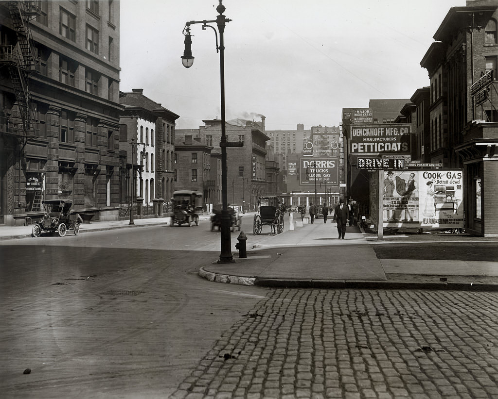 Looking east on Locust Street (Lucas Place) from Sixteenth Street, 1914