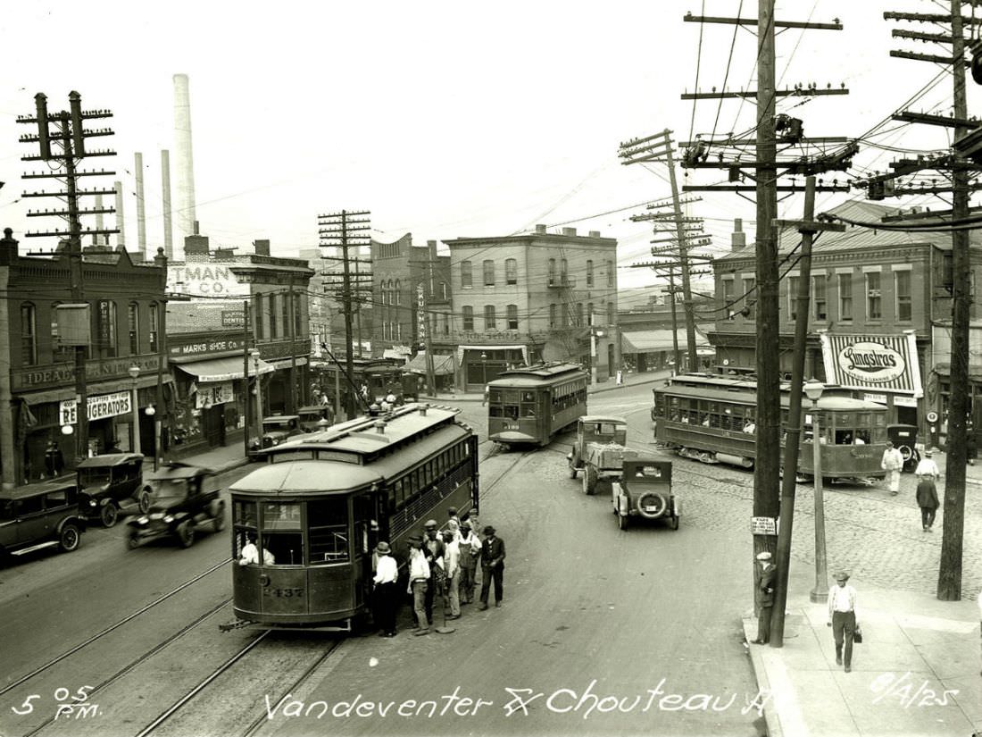 Vandeventer and Chouteau Avenues, 1925