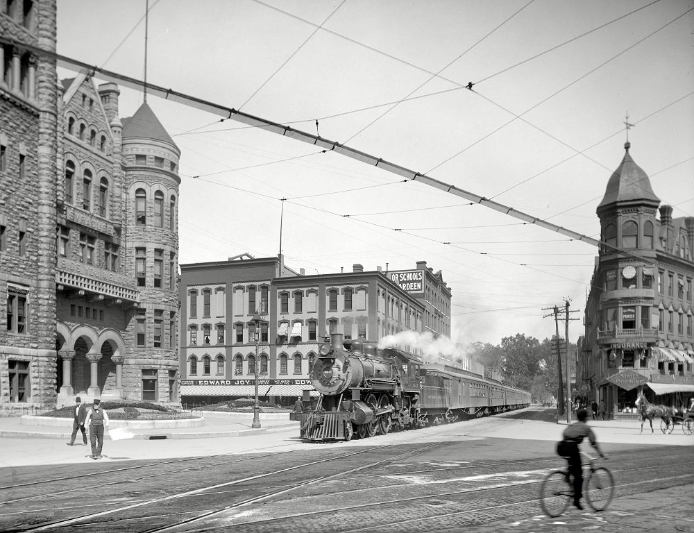 Empire State Express (New York Central Railroad) coming thru Washington Street, Syracuse, 1905