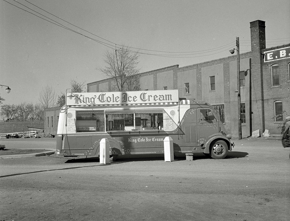 Syracuse ice cream vendor, October 1941