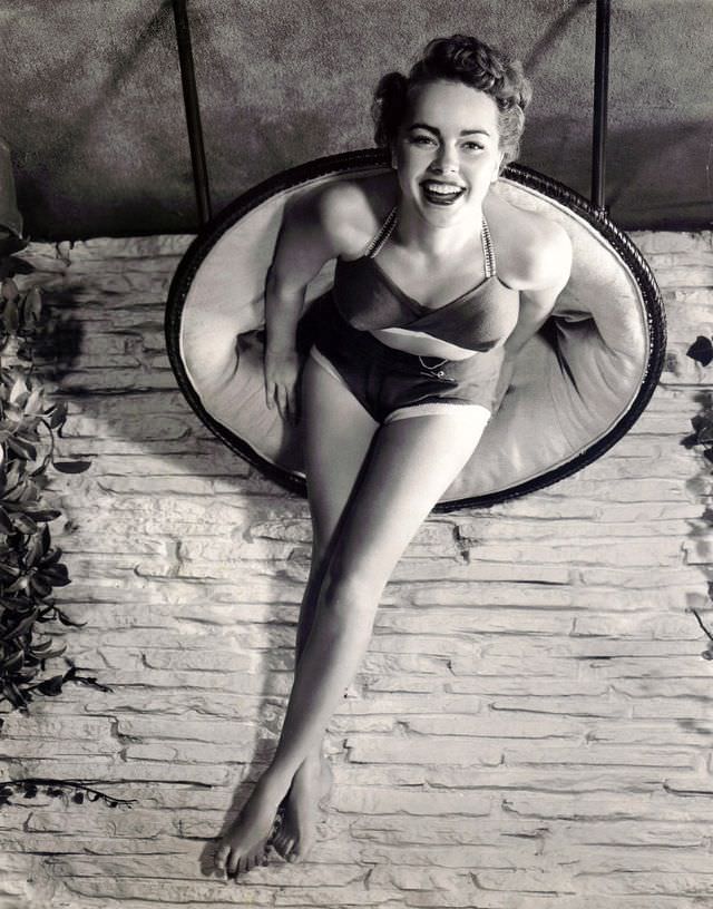 Beautiful Photos Of Terry Moore From 1940s and 1950s