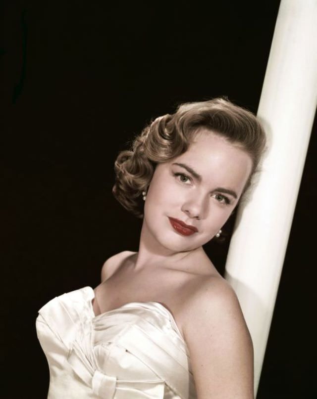 Beautiful Photos Of Terry Moore From 1940s and 1950s