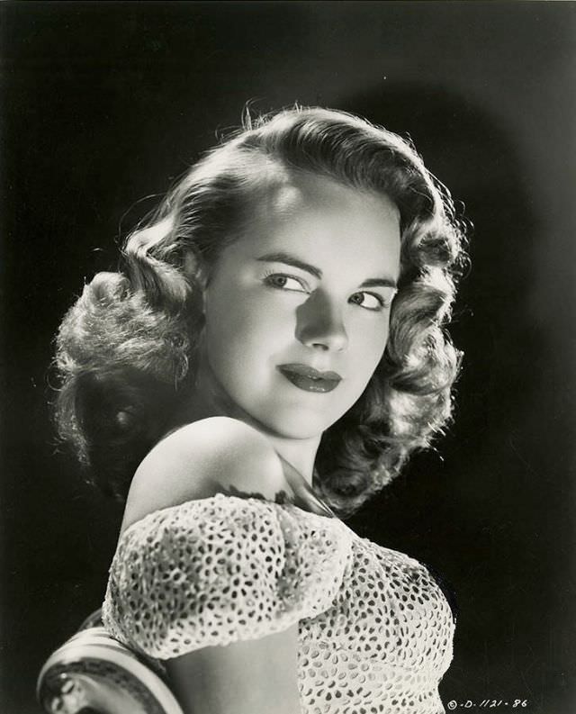 Beautiful Photos Of Terry Moore From 1940s and 1950s