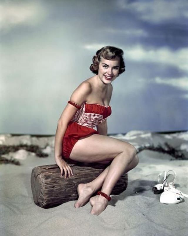 Beautiful Photos Of Terry Moore From 1940s and 1950s