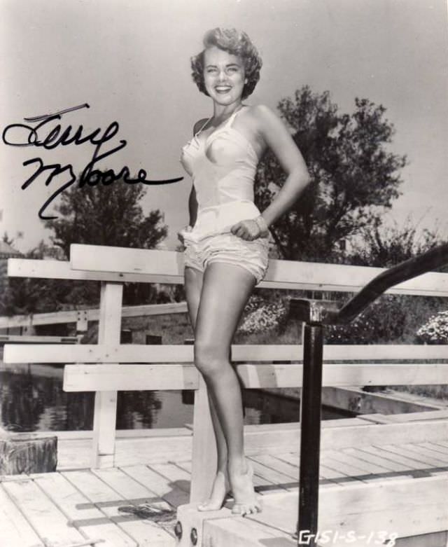 Beautiful Photos Of Terry Moore From 1940s and 1950s