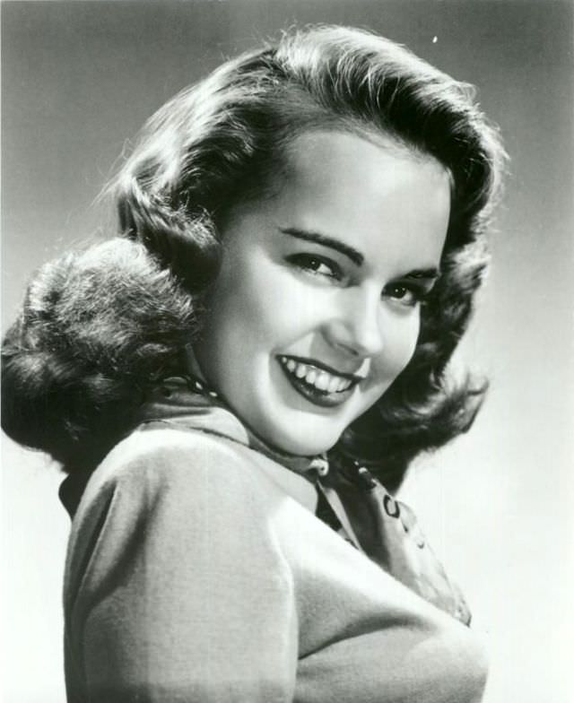 Beautiful Photos Of Terry Moore From 1940s and 1950s