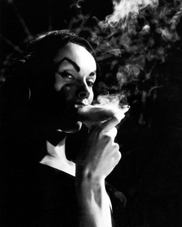 Vampira the Horror Queen: Story and Fabulous Photos Of Maila Nurmi From Her Life