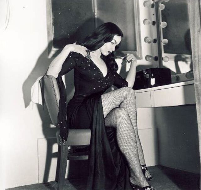 Vampira the Horror Queen: Story and Fabulous Photos Of Maila Nurmi From Her Life