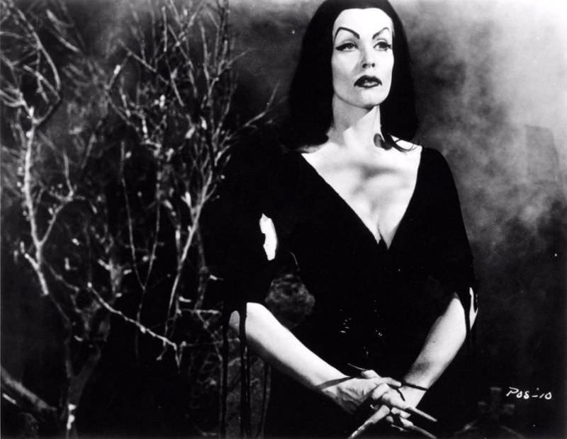 Vampira the Horror Queen: Story and Fabulous Photos Of Maila Nurmi From Her Life