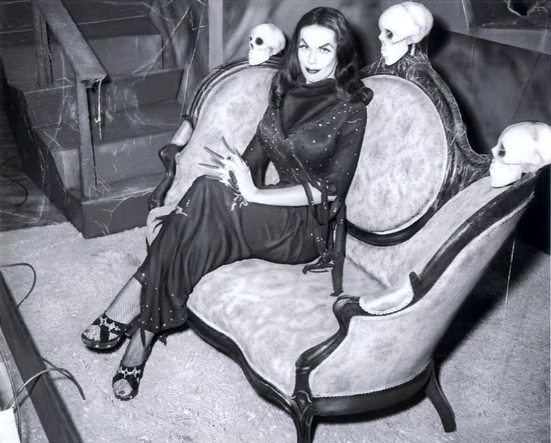 Vampira the Horror Queen: Story and Fabulous Photos Of Maila Nurmi From Her Life