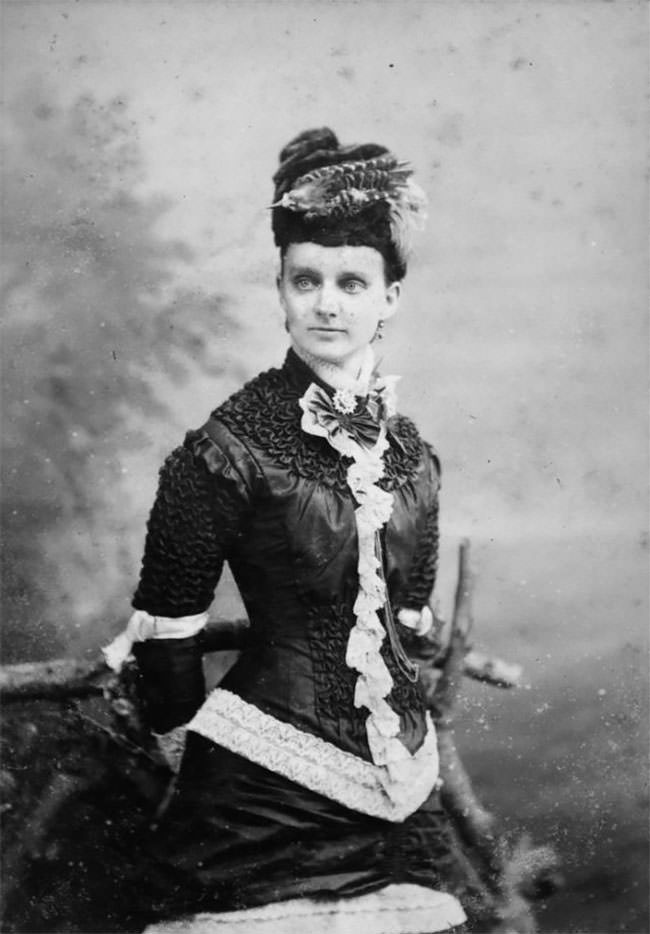 Victorian Taxidermy Animal Hats: Photos Of Victorian Women Wearing Taxidermy Hats