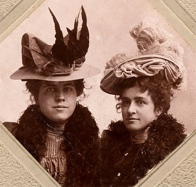 Victorian Taxidermy Animal Hats: Photos Of Victorian Women Wearing Taxidermy Hats