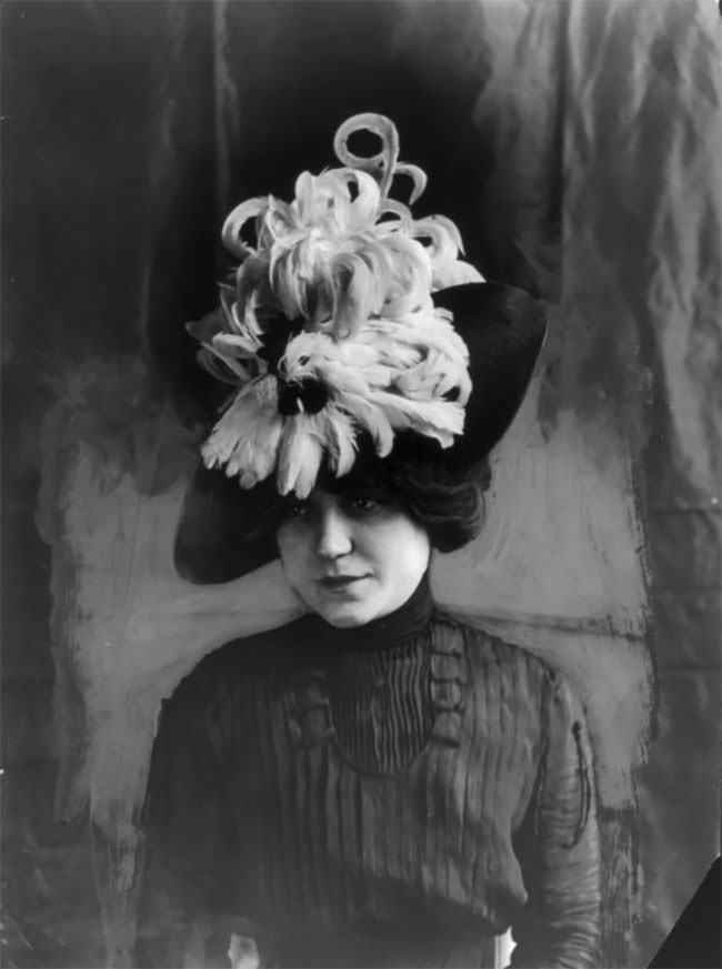 Victorian Taxidermy Animal Hats: Photos Of Victorian Women Wearing Taxidermy Hats