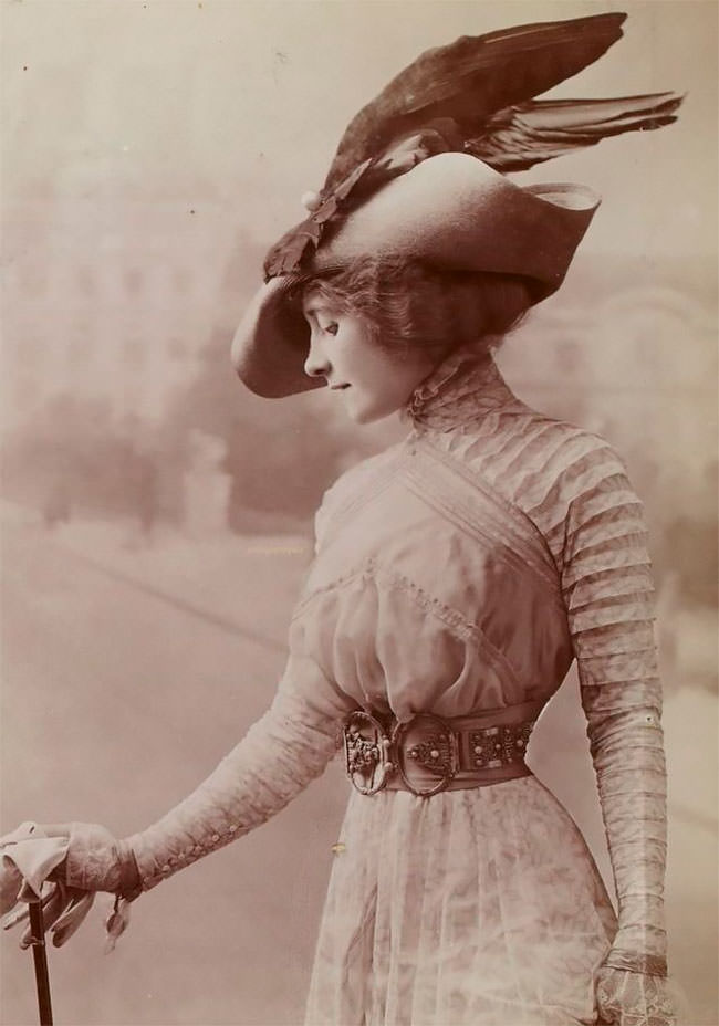 Victorian Taxidermy Animal Hats: Photos Of Victorian Women Wearing Taxidermy Hats