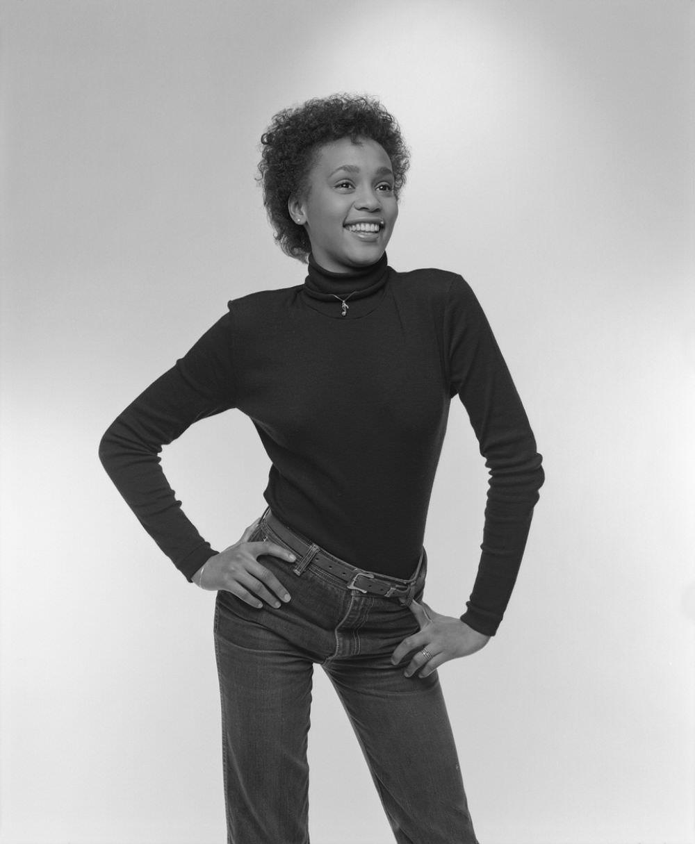 Rarely Seen Modeling Photos Of Young Whitney Houston In February 1982