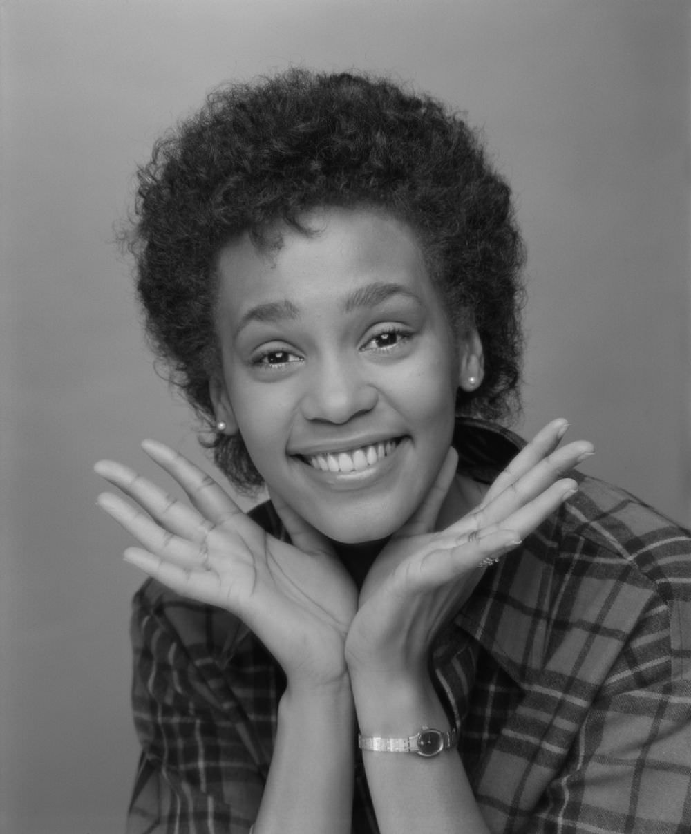 Rarely Seen Modeling Photos Of Young Whitney Houston In February 1982