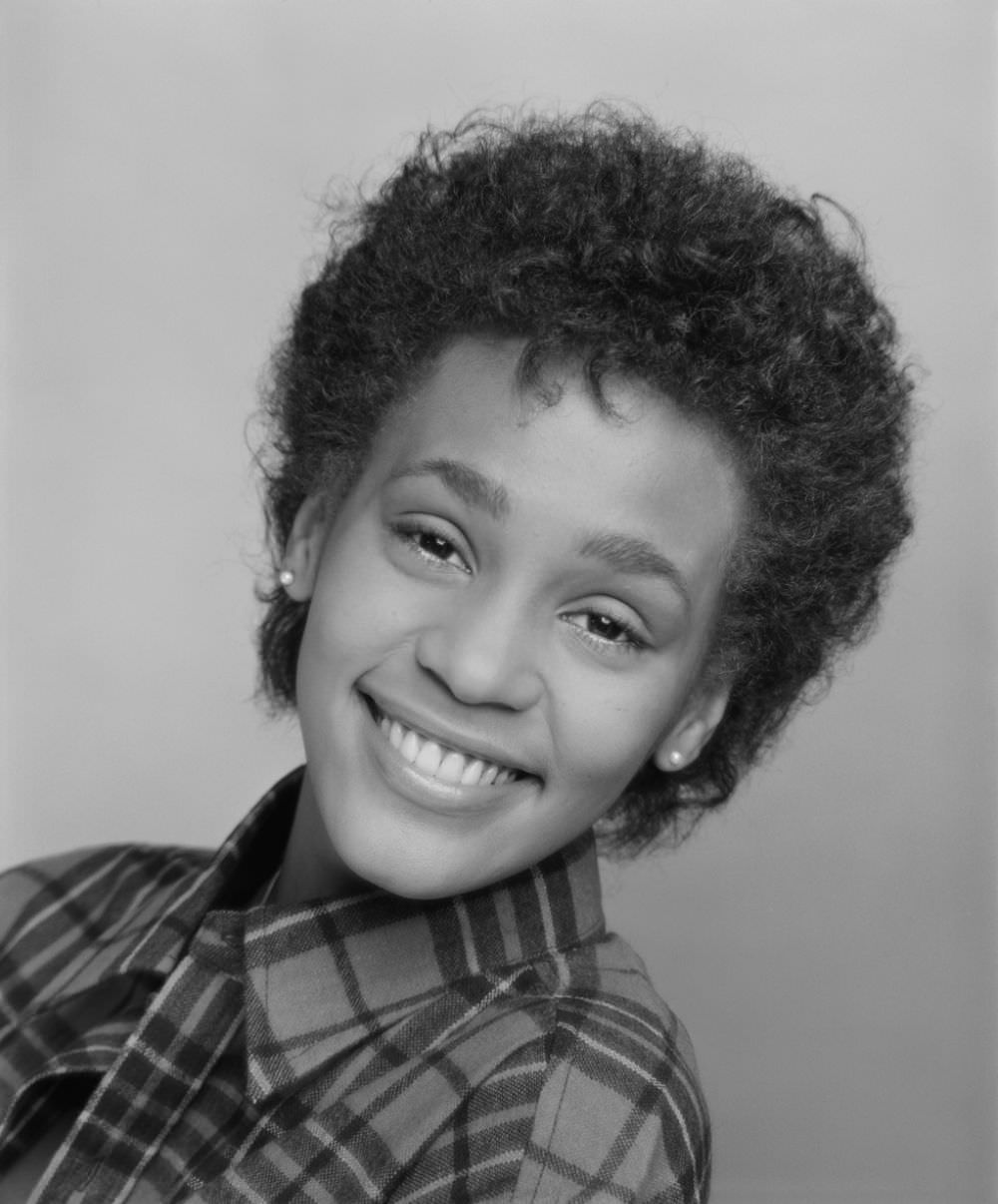 Rarely Seen Modeling Photos Of Young Whitney Houston In February 1982