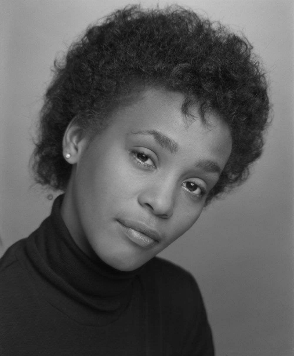 Rarely Seen Modeling Photos Of Young Whitney Houston In February 1982