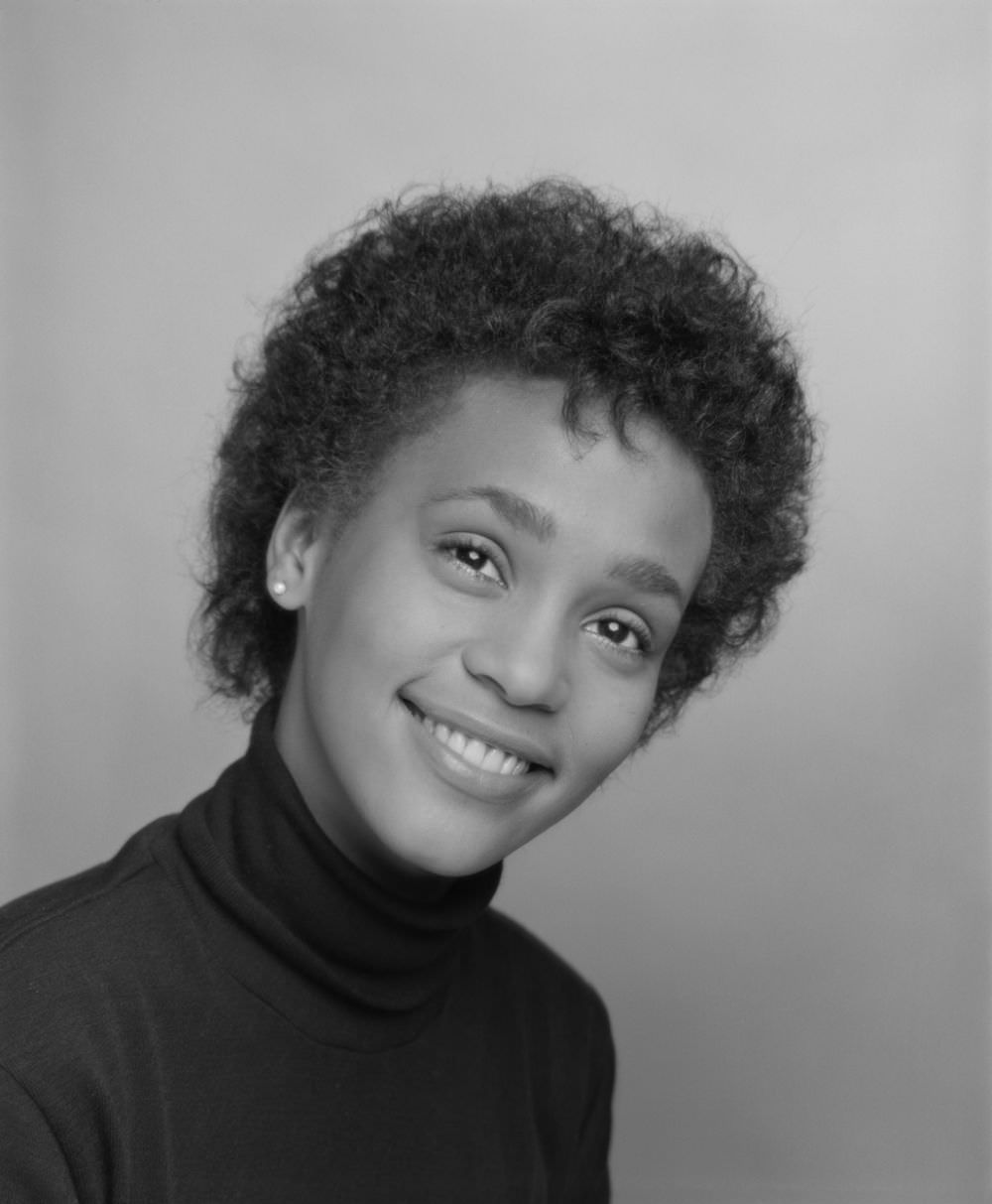 Rarely Seen Modeling Photos Of Young Whitney Houston In February 1982