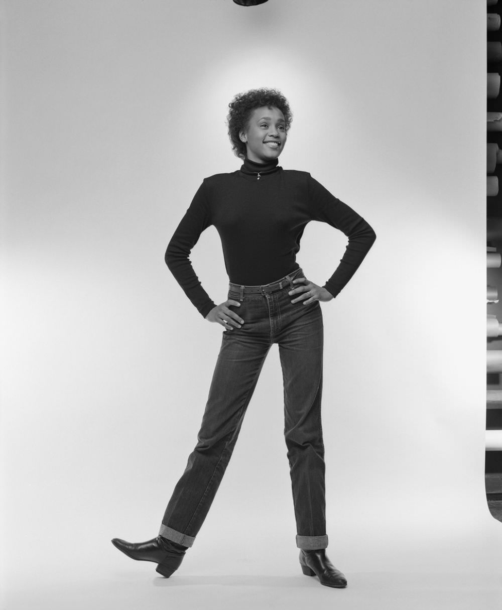 Rarely Seen Modeling Photos Of Young Whitney Houston In February 1982