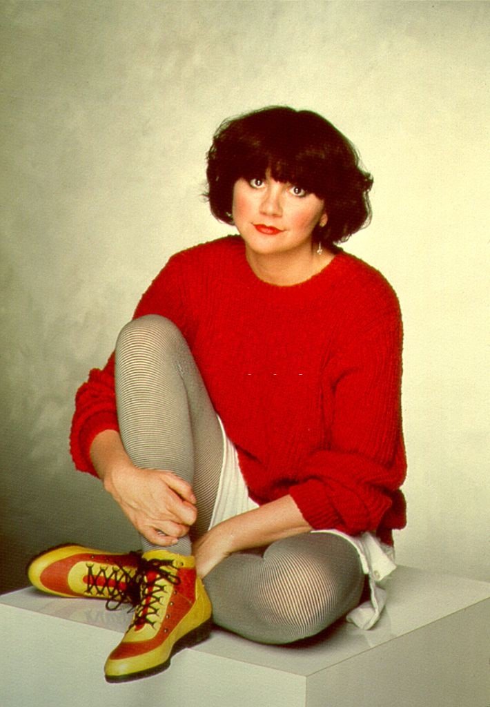 Linda Ronstadt in red sweater, 1980