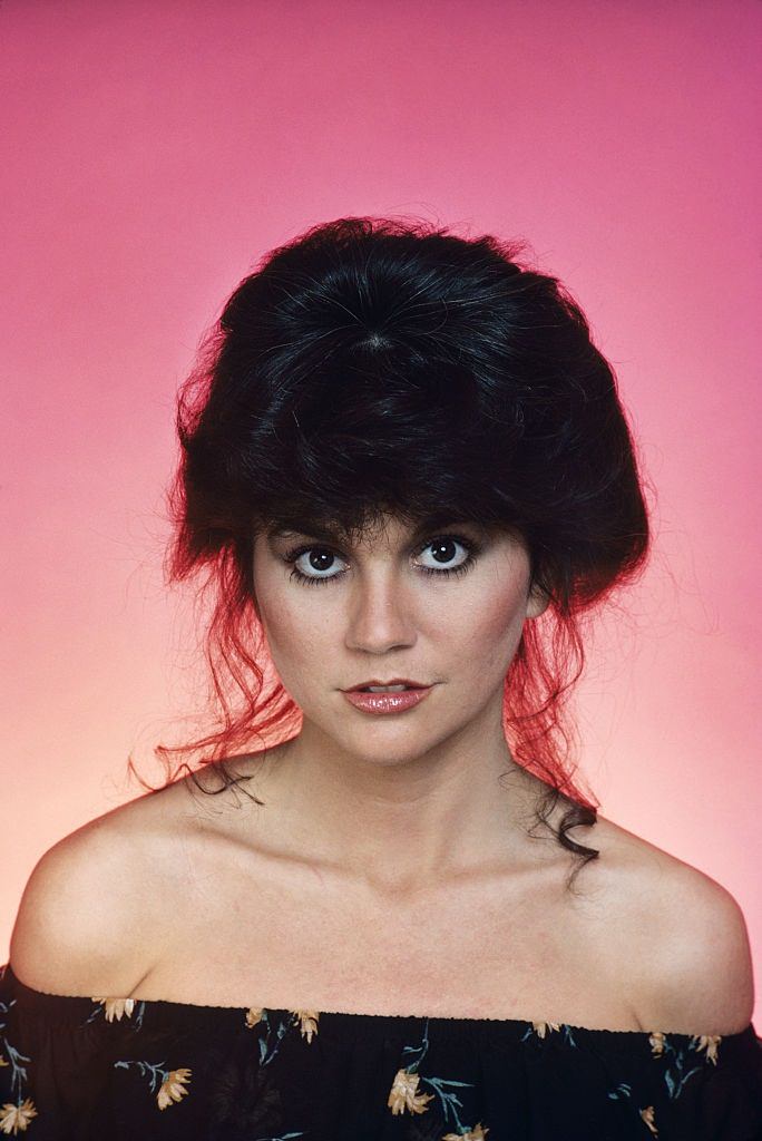 Linda Ronstadt during the recording of "You're No Good" in 1976