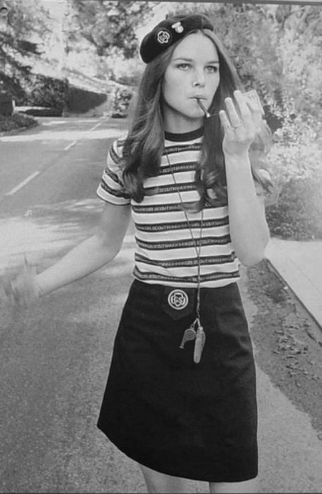 Young Michelle Phillips: Gorgeous Photos Of Californian Dreamgirl From 1960s and 1970s