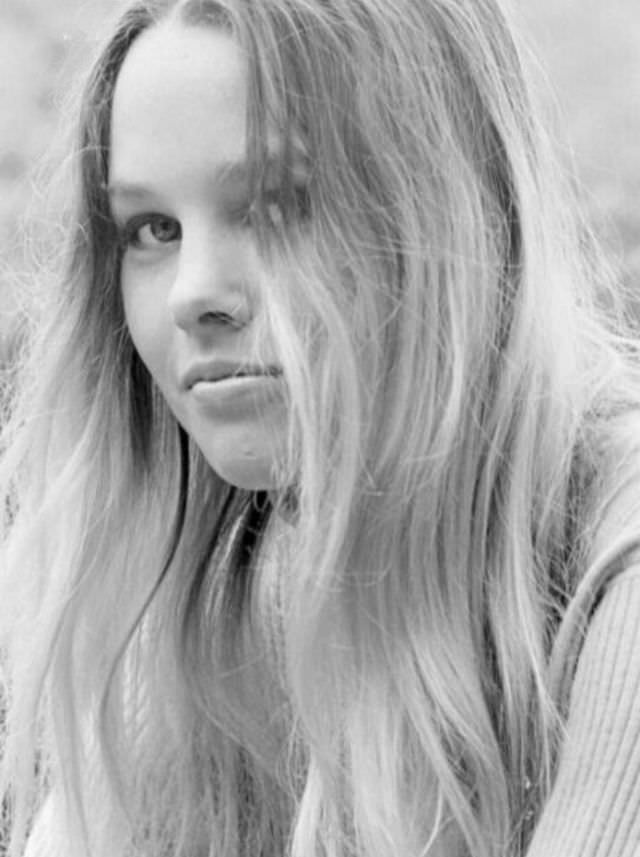 Young Michelle Phillips: Gorgeous Photos Of Californian Dreamgirl From 1960s and 1970s