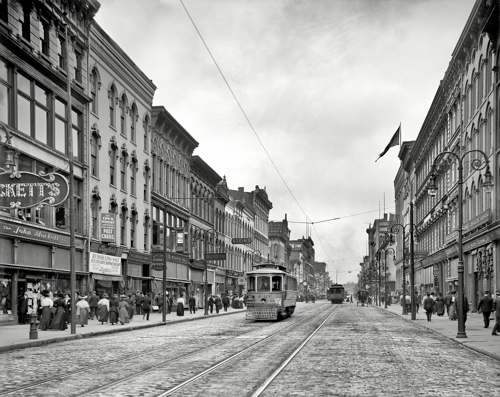 Summit Street, Toledo, Ohio, circa 1909
