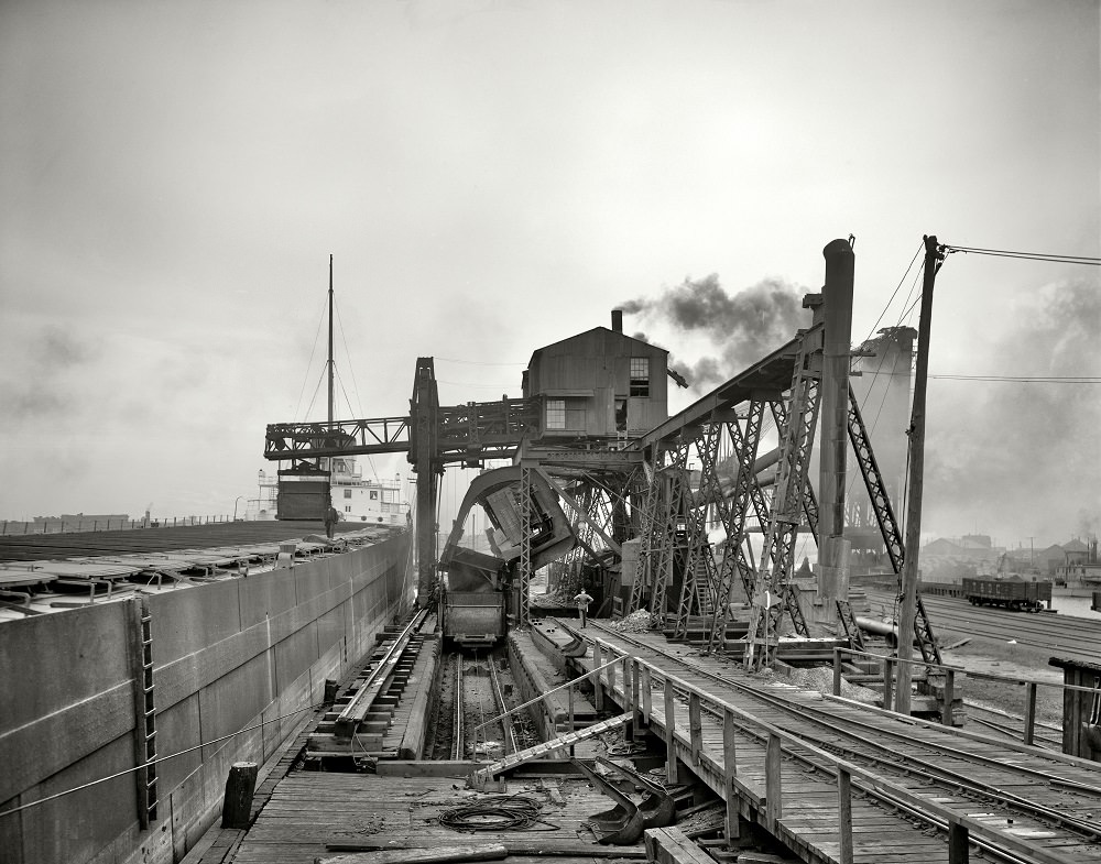 Brown hoist, Ohio Central coal dock, Toledo, 1910