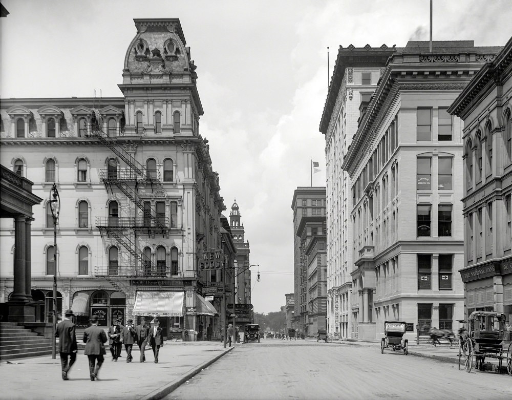 Madison Avenue, Toledo, Ohio, circa 1909