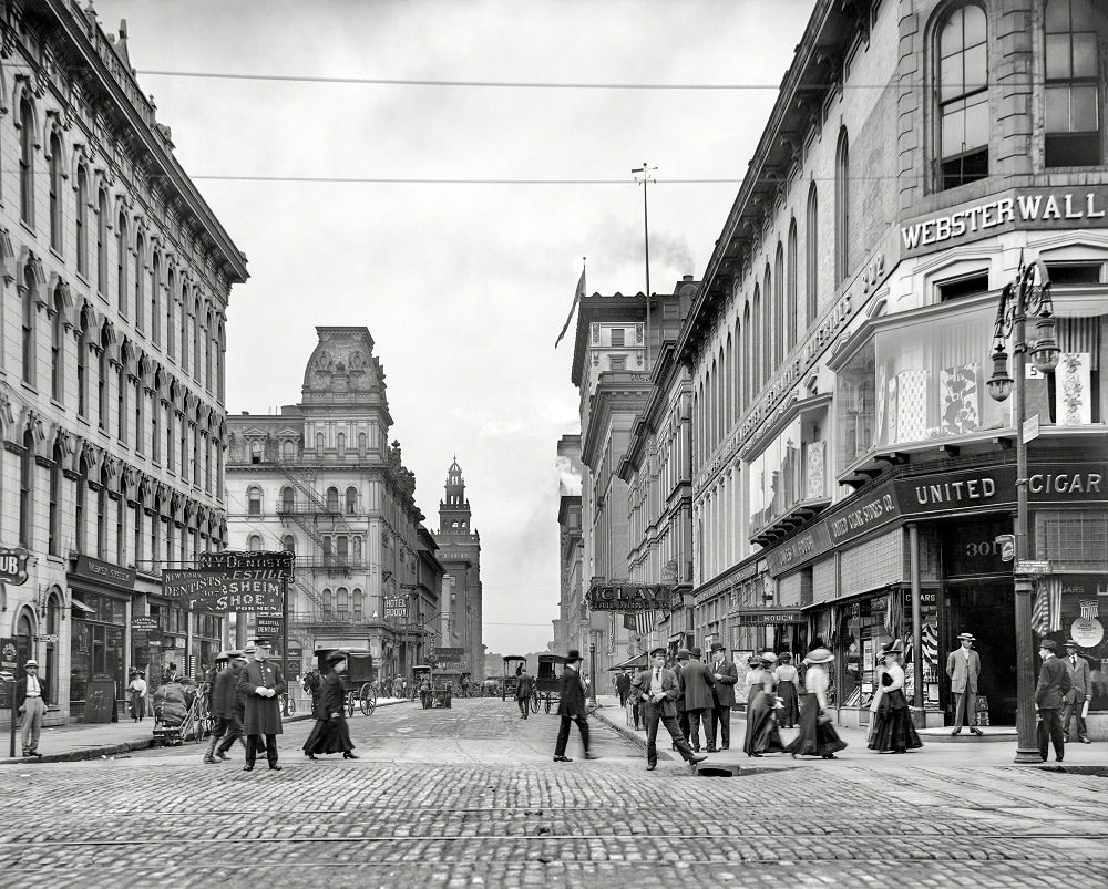 Madison Avenue from Summit Street, Toledo, Ohio, circa 1905