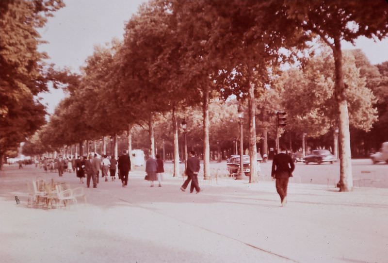 Champs Elysees on Sunday afternoon, Aug. 7, 1955