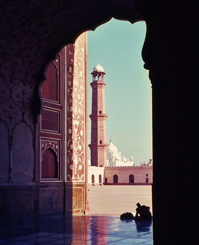Badshahi Mosque with the tomb of Ranjit Singh in the distance, Lahore, 1960s