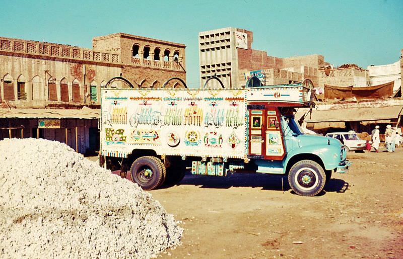 Cotton market, Pattoki, 1960s