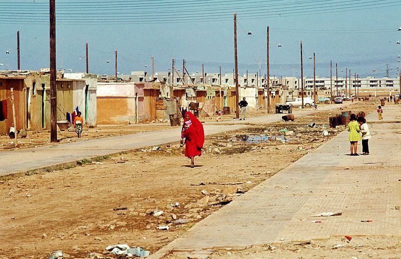 Old housing, New flats in the distance behind, Benghazi, 1970s