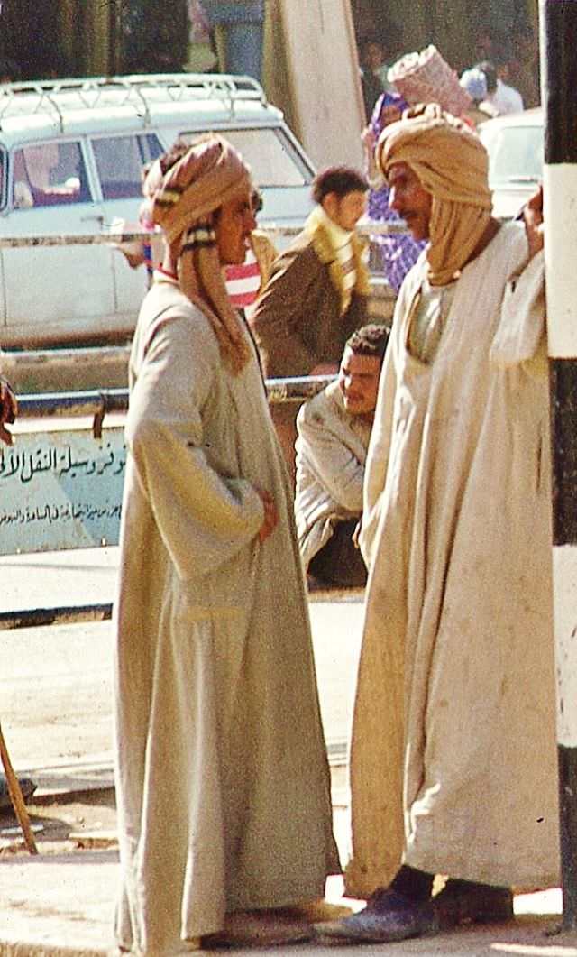 Immigrant labourers stopping for a chat, Benghazi, 1970s
