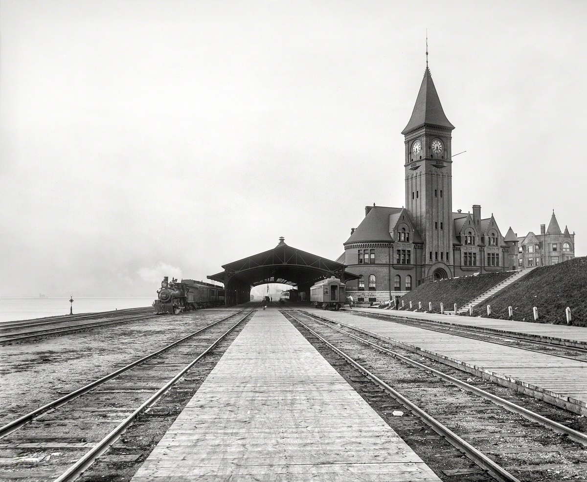 Chicago & North Western Railway Station, Milwaukee circa 1899.