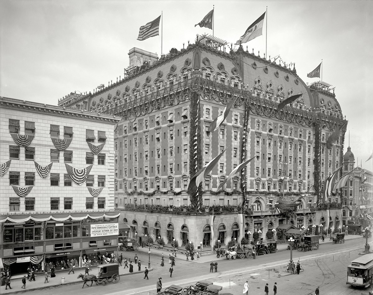 Hotel Astor, Times Square, New York, 1909.