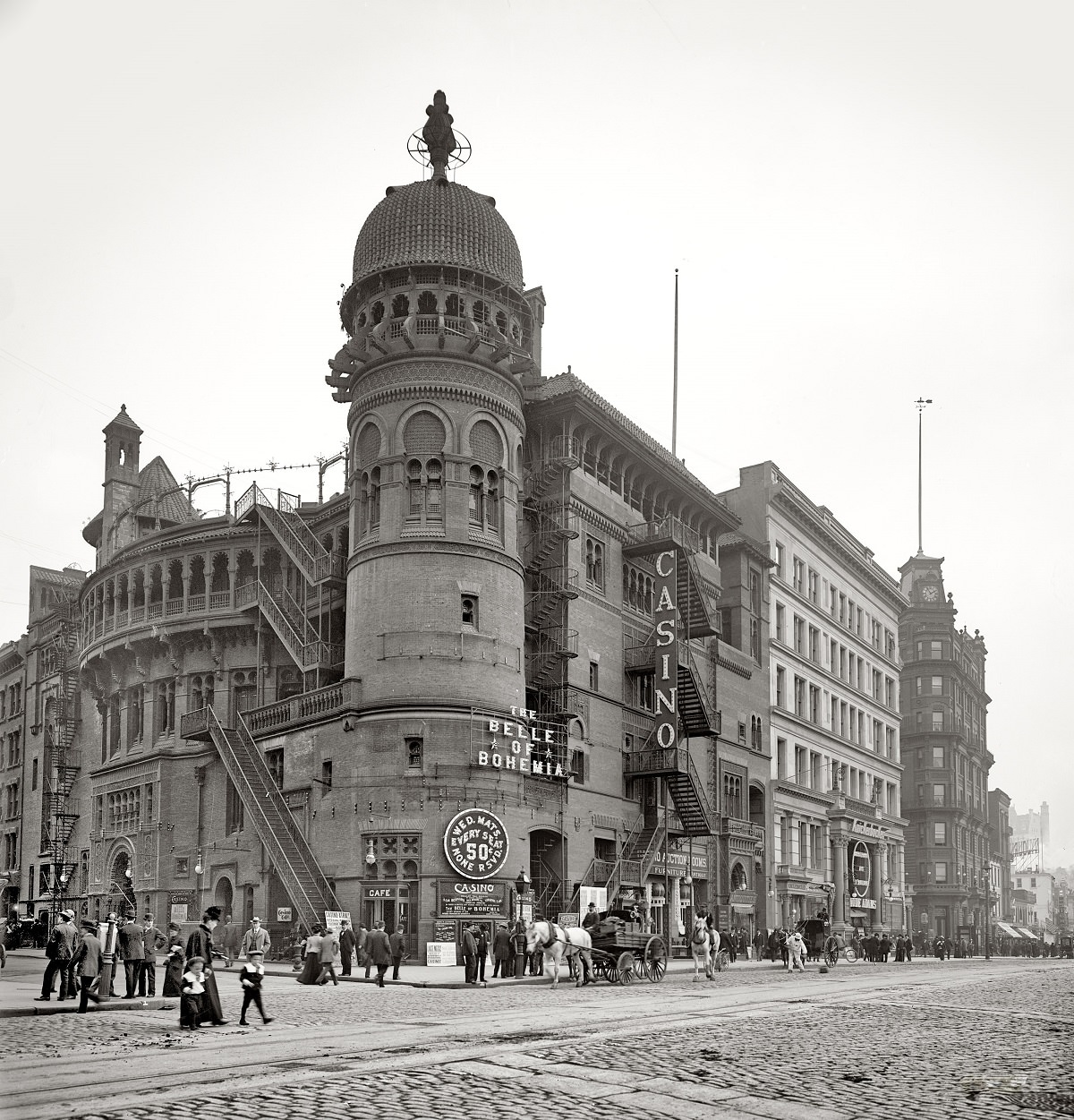 Casino Theatre, Broadway, New York City, 1900.
