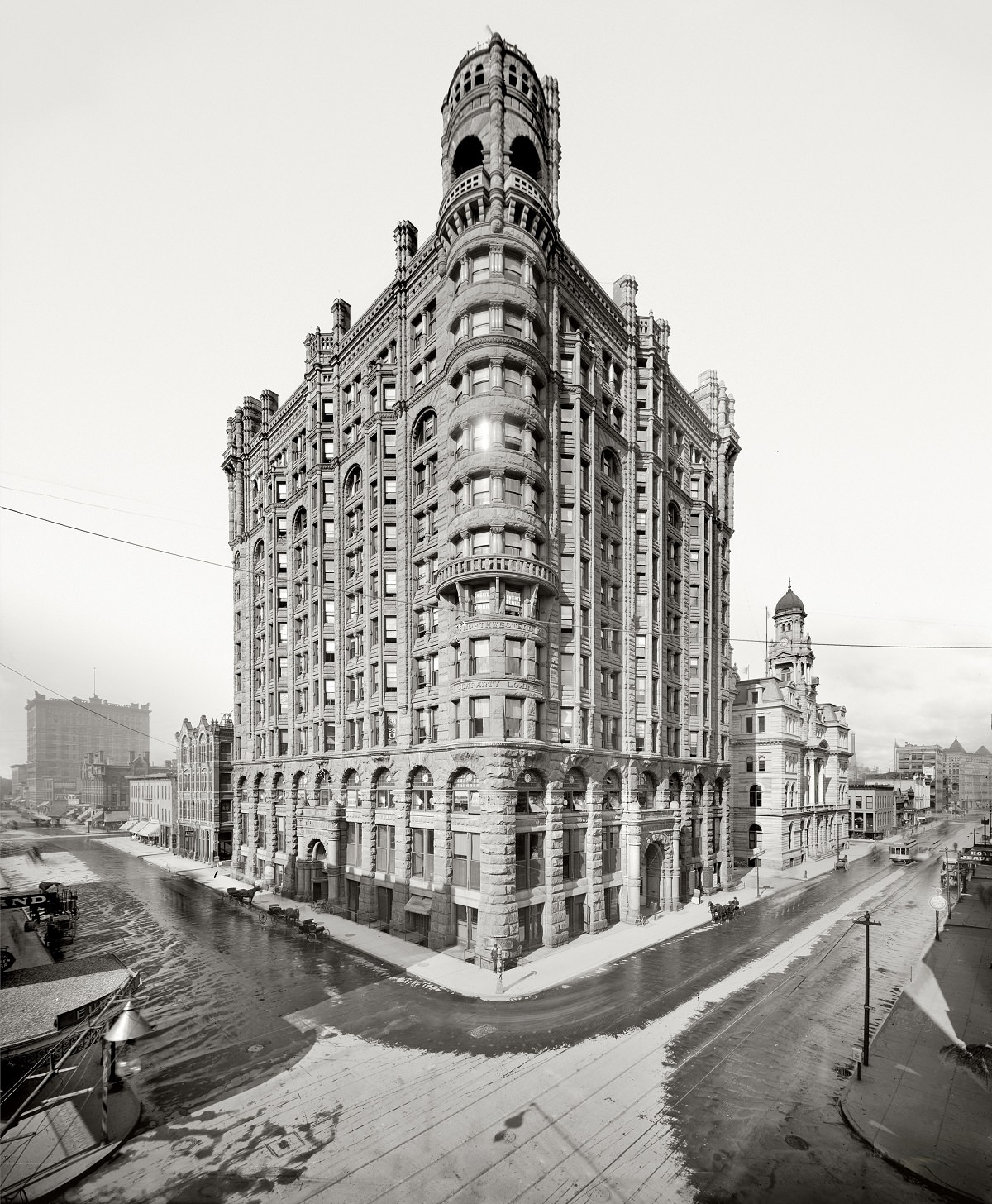 The Metropolitan Building, originally known as the Northwestern Guaranty Loan Building.