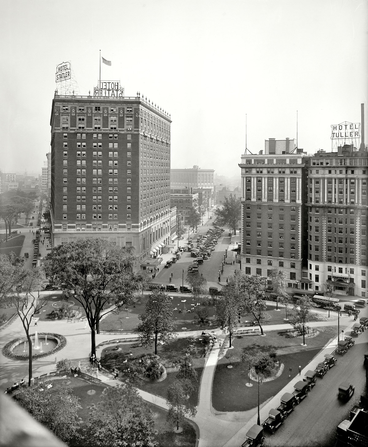 Hotel Tuler and Hotel Statler in Detroit, Michigan, circa 1920.